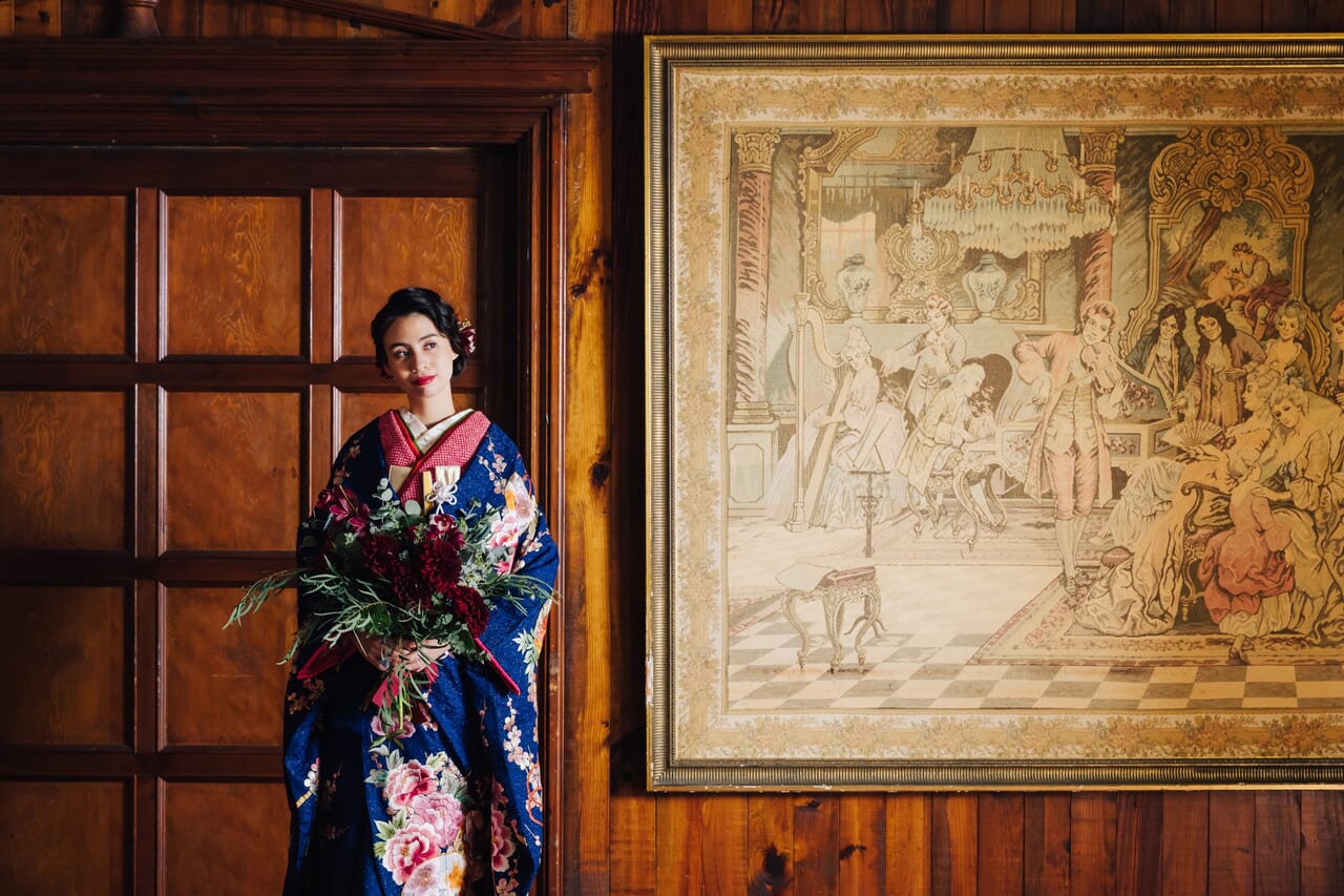 おしゃれな色打掛を着た花嫁